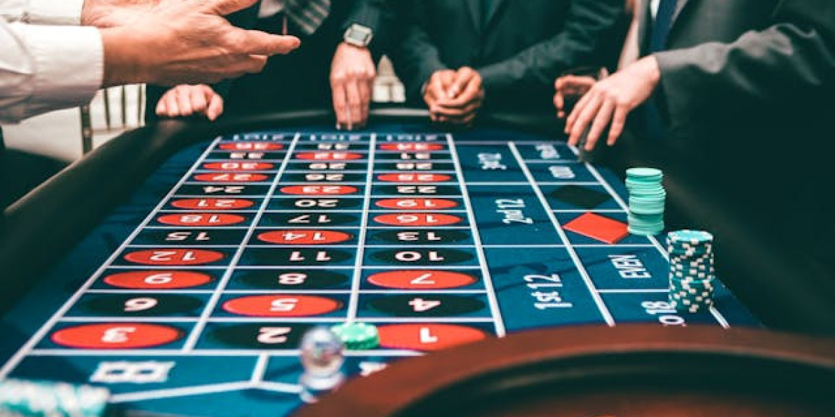 The Emergence of Virtual Reality Casinos: Exploring the Fully Immersive Gambling Experience and Its Implications for the