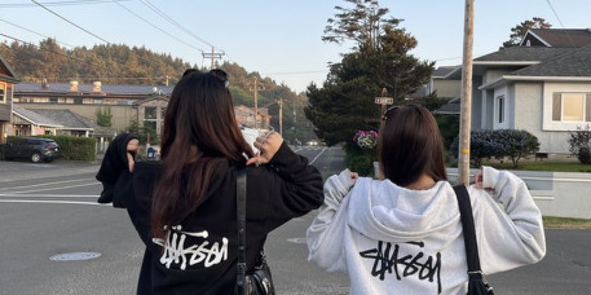 Stussy UK Sweatshirts: Comfortable Layers for Casual City Looks