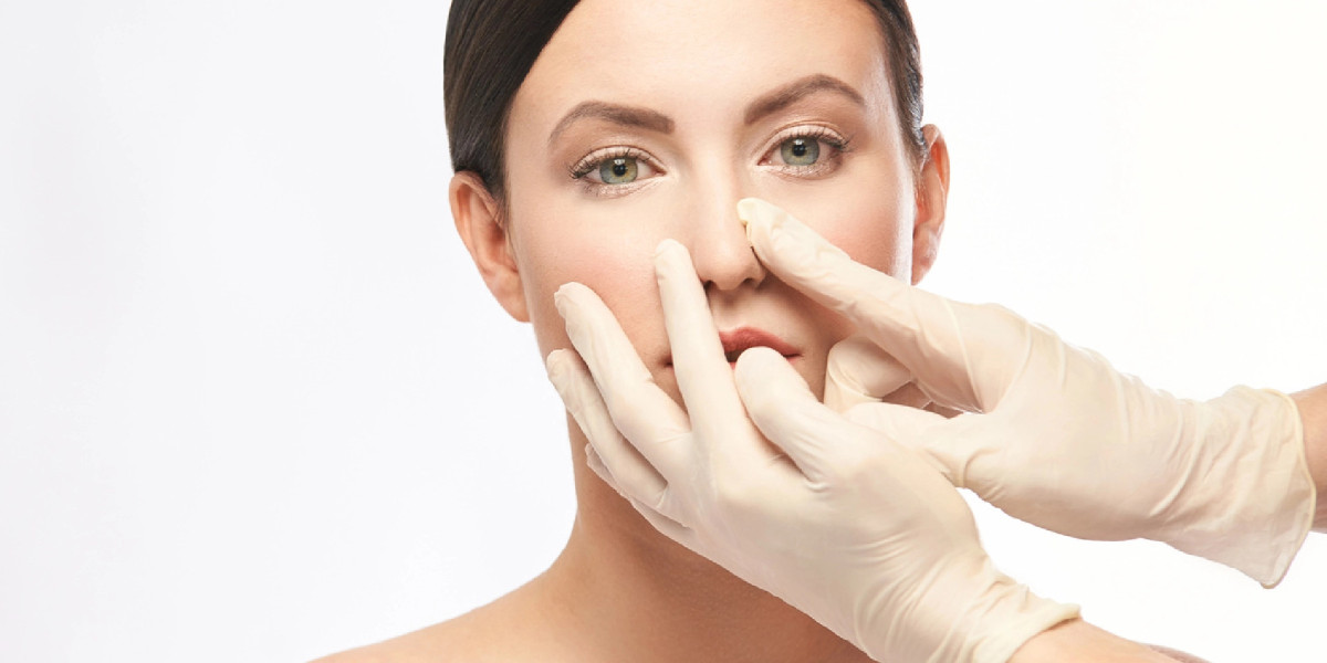 How Does the Best Septoplasty Surgeon in Dubai Assess Your Nose?